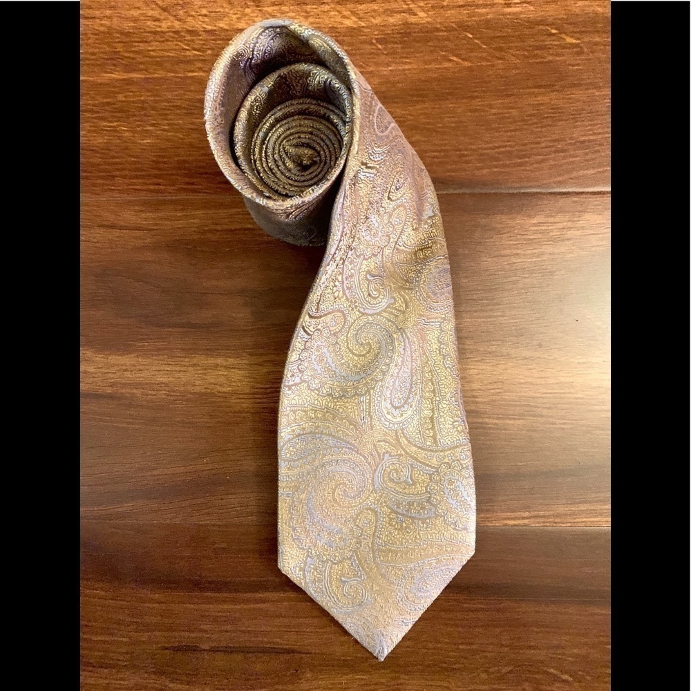 TASSO ELBA 100% Silk Silver Paisley on Yellow Background Hand Made Tie